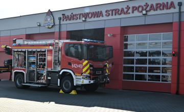 Komenda Miejska Państwowej Straży Pożarnej w Tychach z nowoczesnym wozem strażackim 